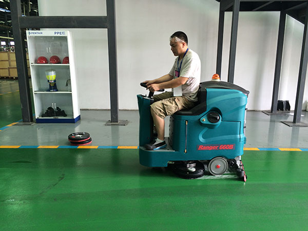 駕駛式洗地機(jī) 駕駛式洗地機(jī)