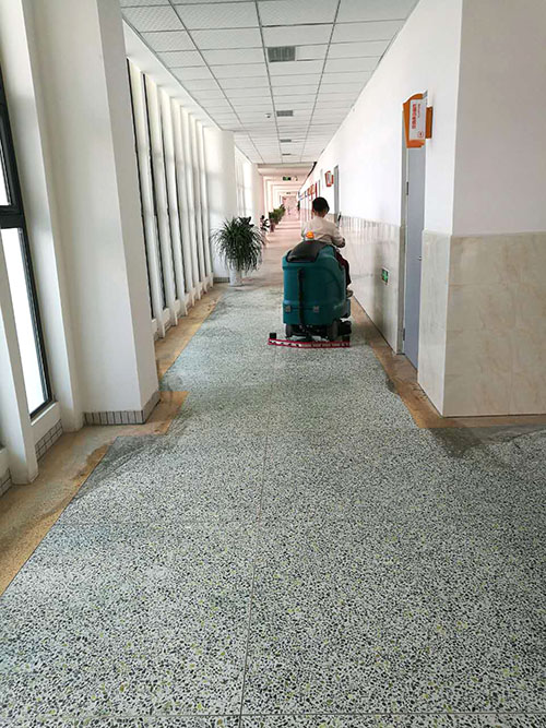 1566807347464122.jpg 學校洗地機.jpg