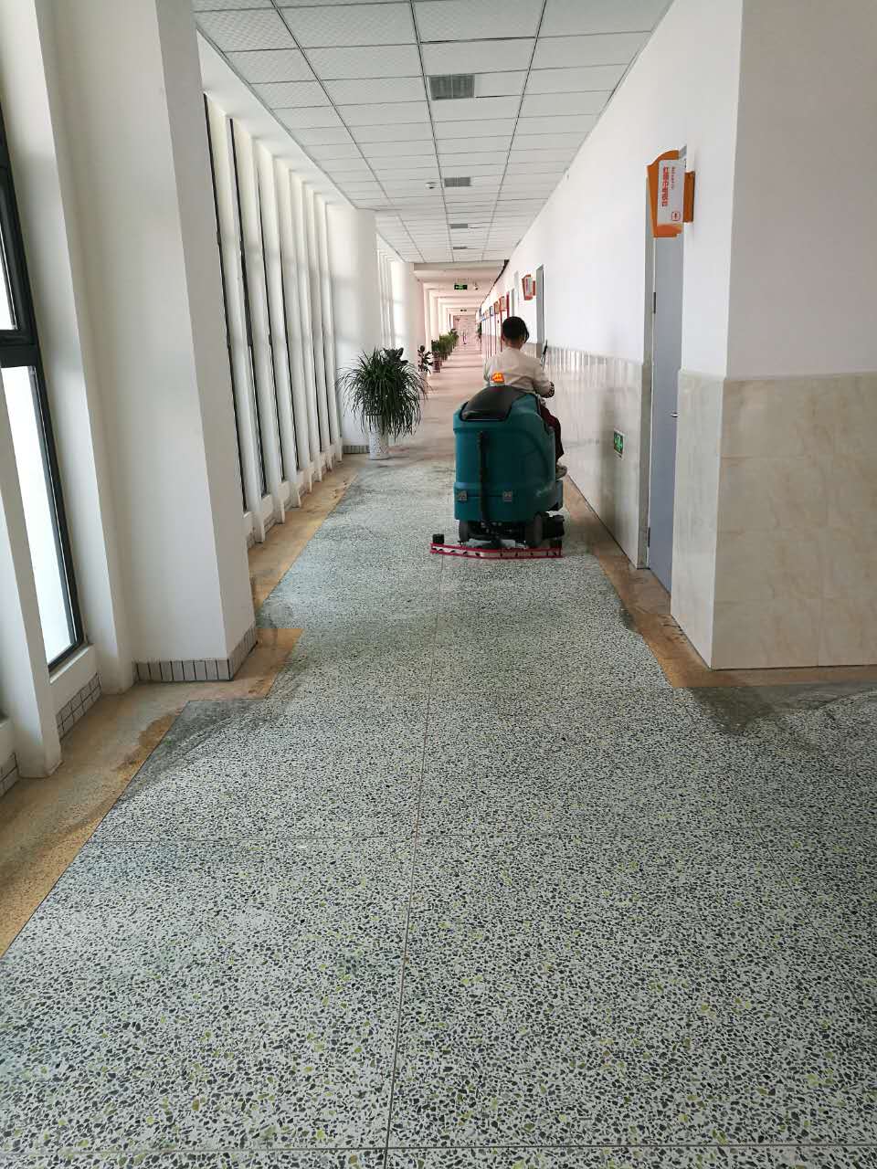 1585216903168082.jpg 學校水磨石.jpg